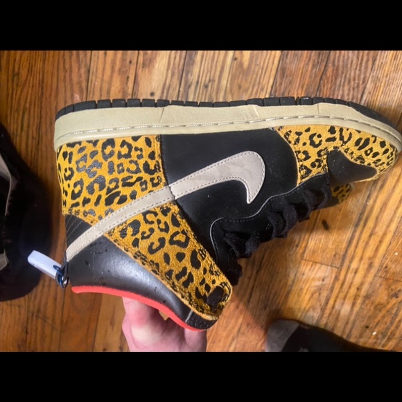 Nike high top leopard printed with red size 7 sneakers.. - Picture 5 of 5